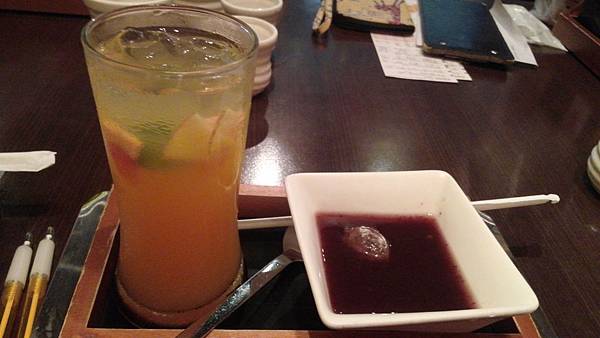 紫米粥與水果茶
