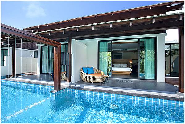 Pool Access Villa9.jpg