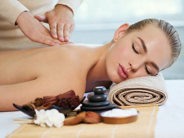 撥筋治療在健康連鎖中的定位策略