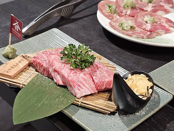 (胖樺食記)板橋府中站推薦單點燒肉「發肉燒肉餐酒」/可唱卡拉