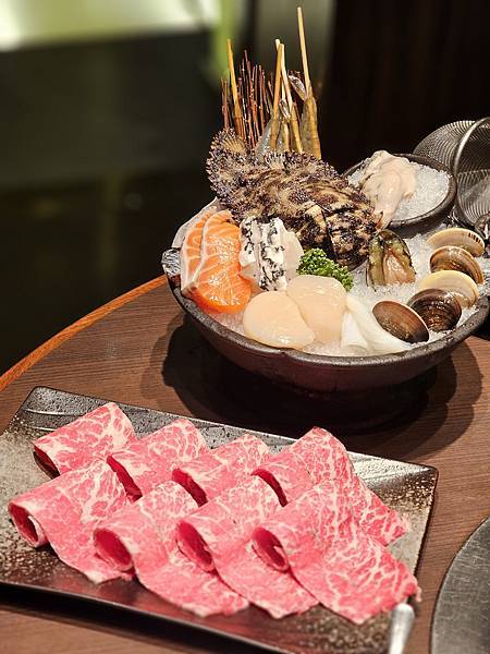 大安區推薦美食「橘色涮涮屋」/台北消夜/頂級火鍋排隊實至名歸