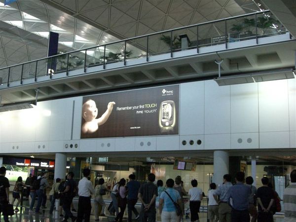 機場大廳-htc廣告