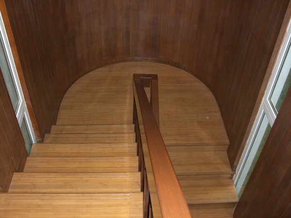 樓梯也是竹子做的