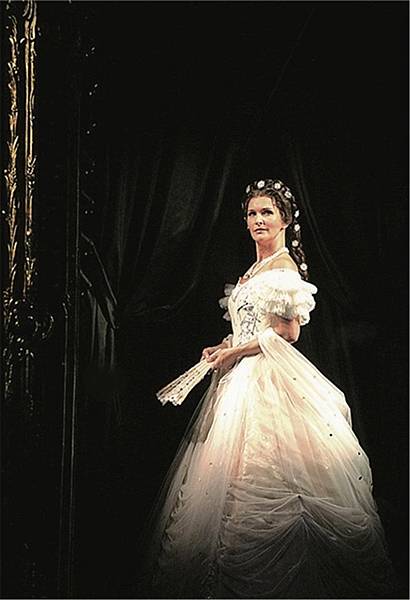 Maya Hakvoort 1 Maya Hakvoort 1