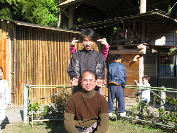 螳螂捕蟬黃雀在後