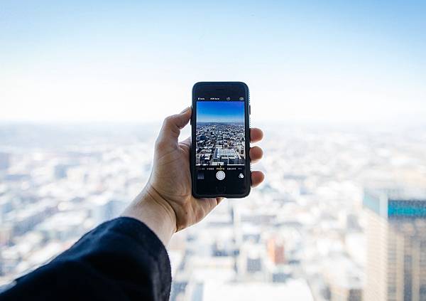 又有新災情?更新後iPhone拍照竟多「1條白線」 又有新災情?更新後iPhone拍照竟多「1條白線」