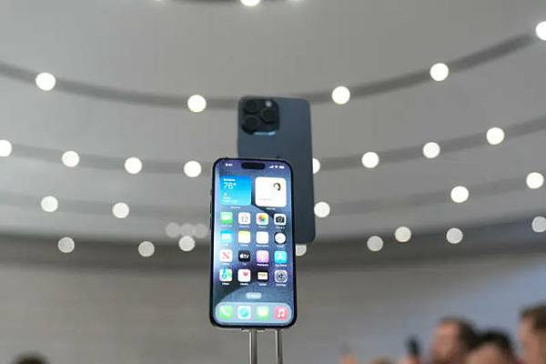 國外買 iPhone 在台灣可以出保固維修嗎？從國外買手機該