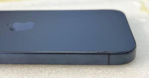 什麼 iPhone 15 Pro 用戶回報發生背蓋 黏膠溢出 什麼 iPhone 15 Pro 用戶回報發生背蓋 黏膠溢出