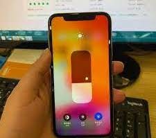 iPhone 螢幕設定 中的「原彩」 （True Tone）