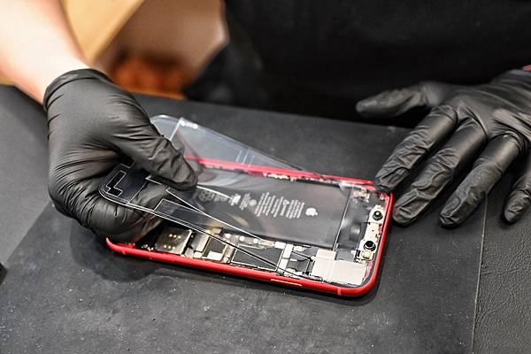 如何更換iPhone原廠電池呢？