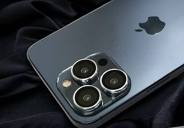 蘋果該貼手機鏡頭保護貼嗎?必須知道iPhone鏡頭保護貼的3 蘋果該貼手機鏡頭保護貼嗎?必須知道iPhone鏡頭保護貼的3