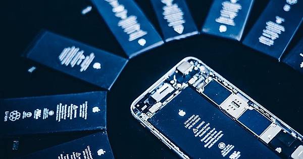 蘋果iPhone開放產品維修 使用第三方螢幕與電池