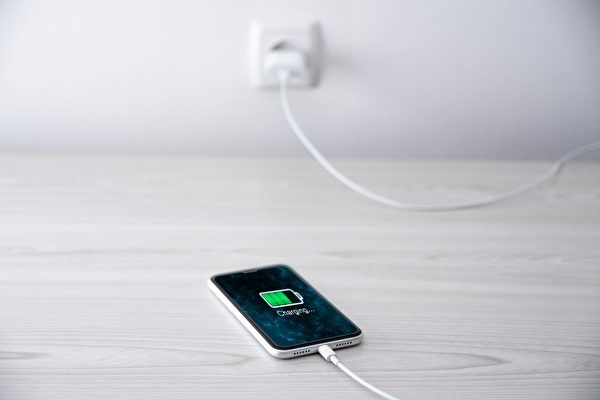 iPhone要充滿到100%電力嗎？ 教你怎樣充電才能延長電