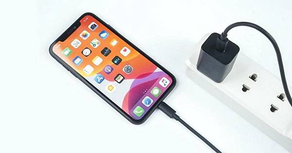 蘋果iOS 18「最佳化電池充電」 全新的 iPhone 充 蘋果iOS 18「最佳化電池充電」 全新的 iPhone 充
