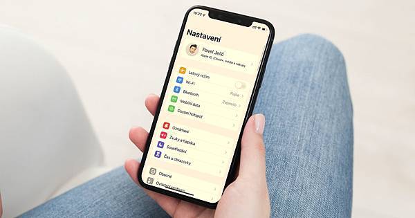 iPhone 螢幕偏黃或顏色異常?3招方法快速修正! iPhone 螢幕偏黃或顏色異常?3招方法快速修正!