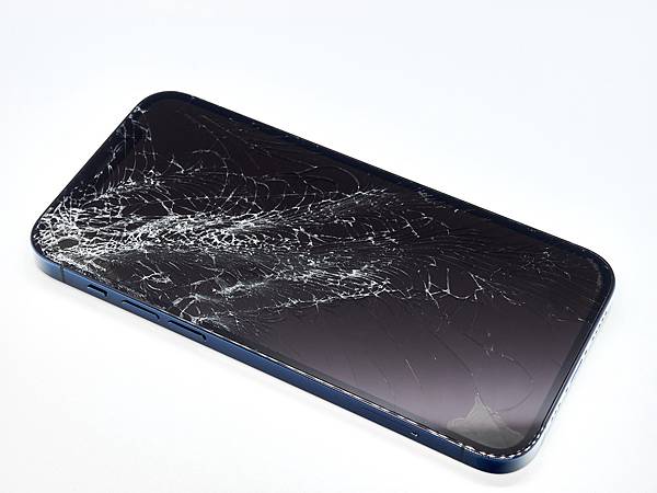 iPhone手機螢幕破裂繼續用可以嗎？ 不修理可能會有什麼影
