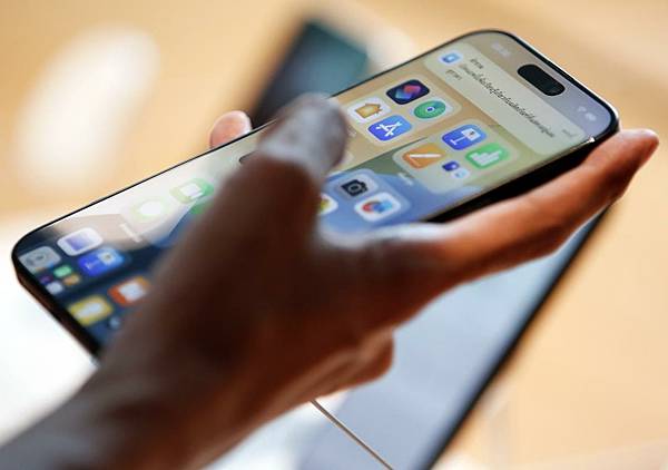 蘋果 iOS 18.1 爆災情?常見 iPhone 更新耗電 蘋果 iOS 18.1 爆災情?常見 iPhone 更新耗電