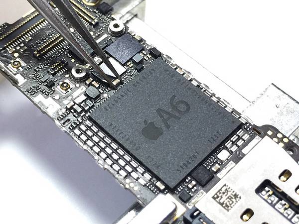 iPhone充不了電怎麼辦？處理 iPhone 無法充電的妙