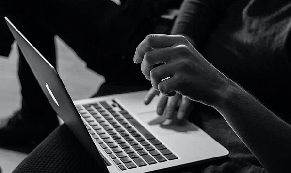 MacBook閃退問題解析：原因及修復方法