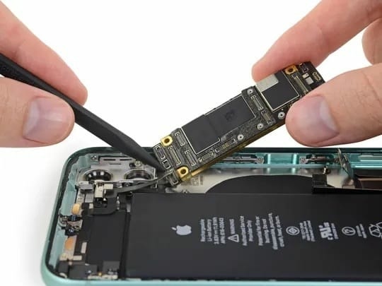 為何送修前必須關閉「尋找我的iPhone」？