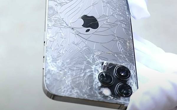 其實風險超高！iPhone 背板玻璃單換真相公開