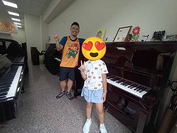 我們想要向與我們購買二手鋼琴給孩子的母親們致以最誠摯的感謝! 我們想要向與我們購買二手鋼琴給孩子的母親們致以最誠摯的感謝!