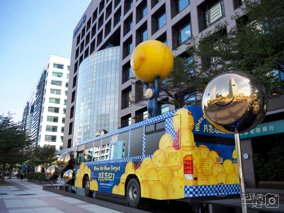 幾米月亮公車MOON BUS-月亮忘記了-台北101 (2).JPG