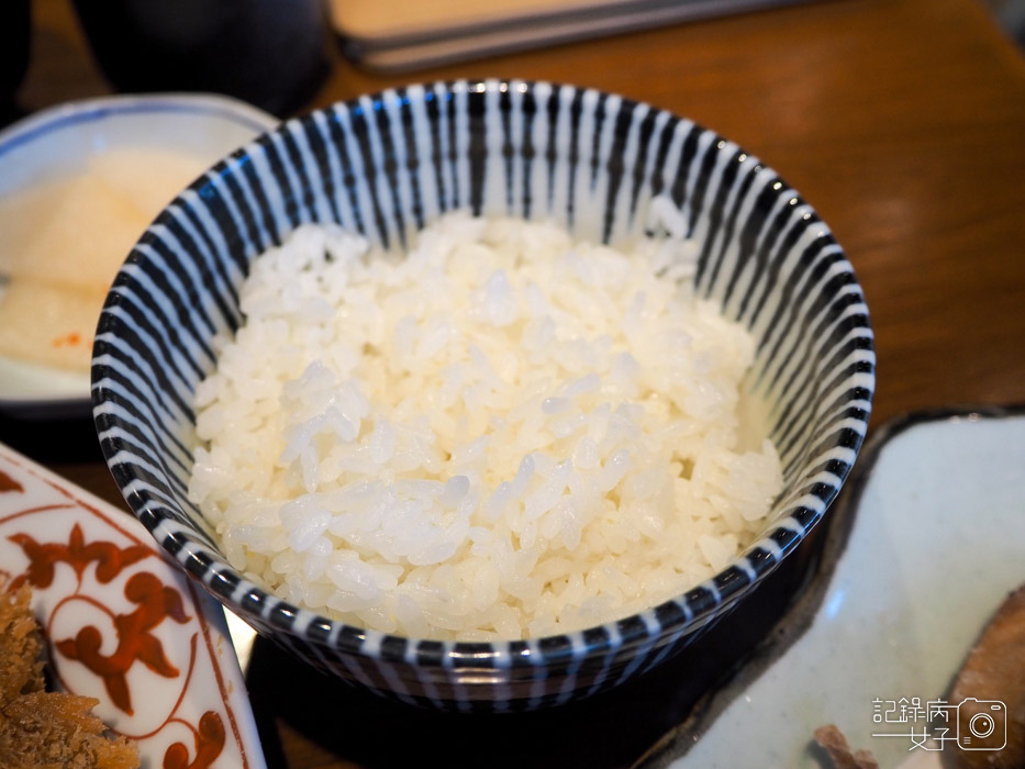 銀座杏子日式豬排_海陸四拼套餐 炸里肌豬排x炸蝦x炸牡蠣 (17).JPG