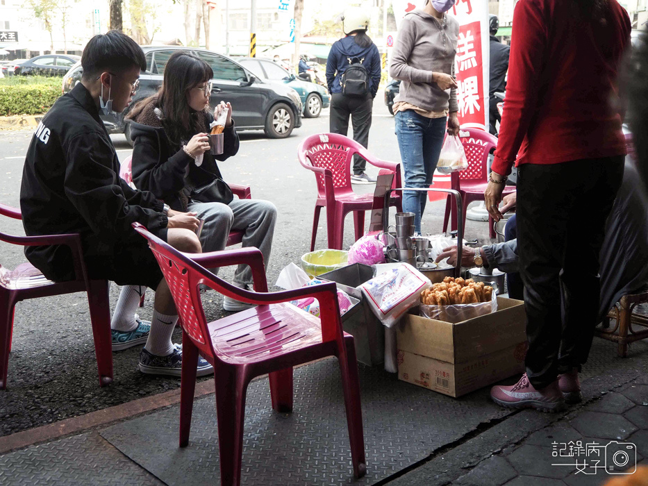 嘉義早餐炭燒杏仁茶加蛋油條3.jpg