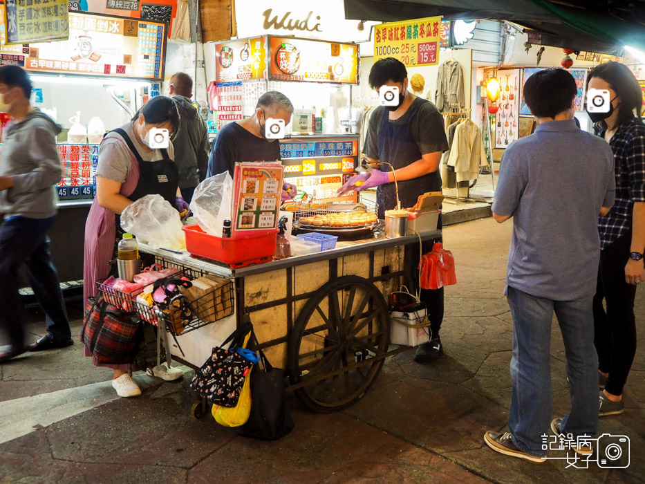 通化夜市無名排隊手工地瓜球芋頭球1.jpg