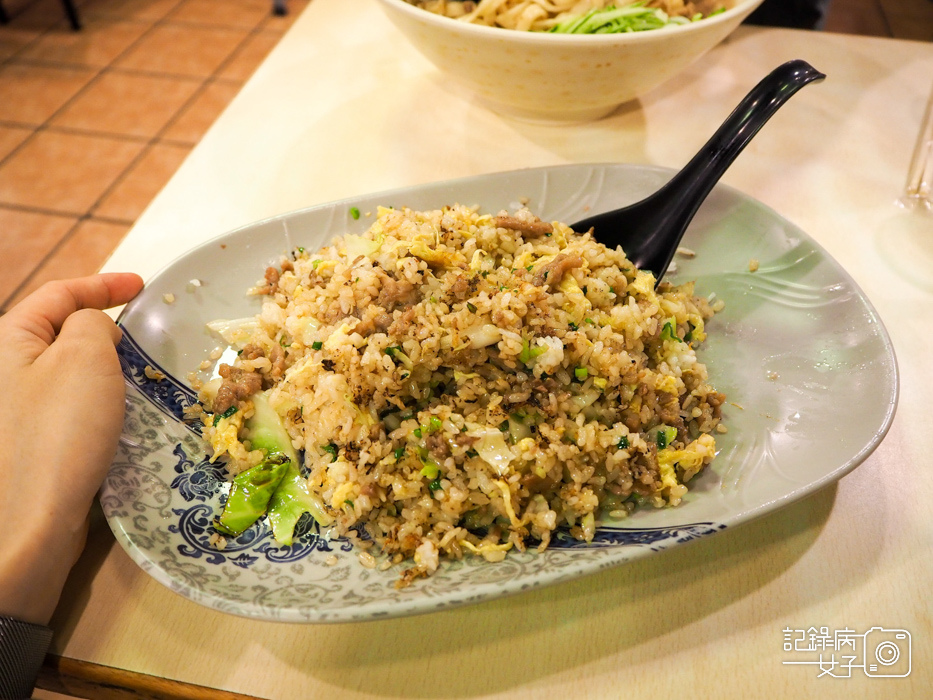 華山三創 CP值高x銀記手擀刀切牛肉麵 炸醬麵 肉絲炒飯23.jpg