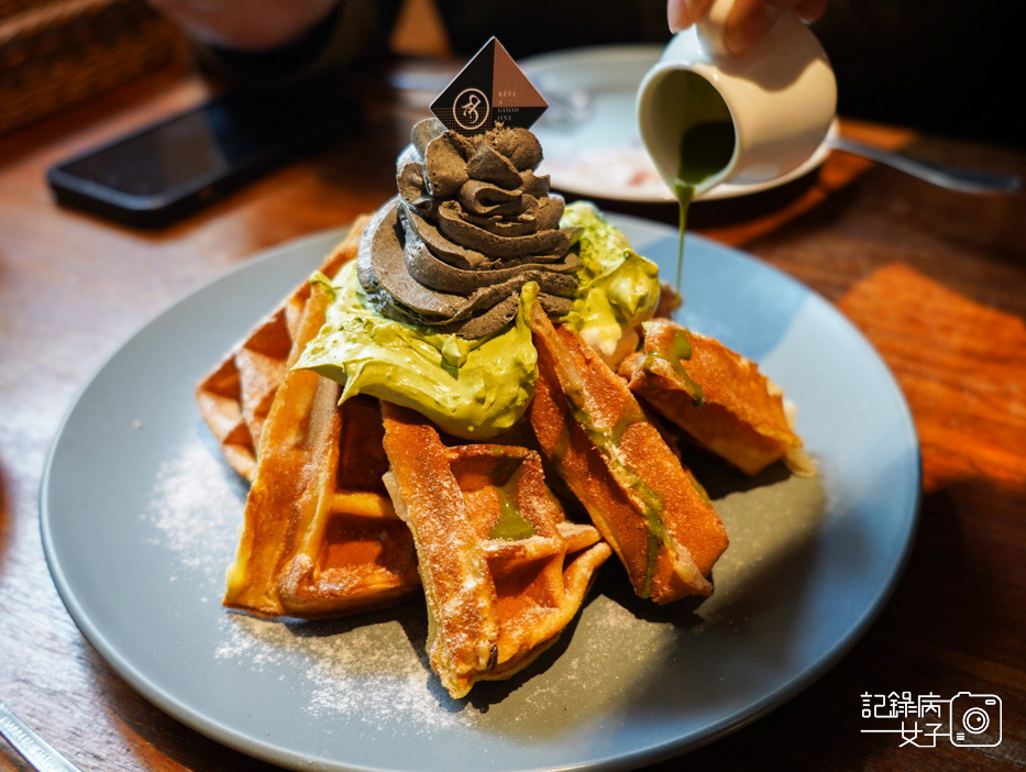 高雄黑浮咖啡 草莓祭煉乳草莓白玉麻糬鬆餅 宇治抹茶熔岩鬆餅28.jpg