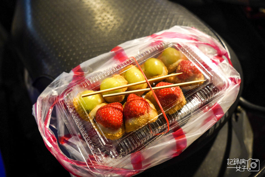 南機場夜市 草莓麻糬 葡萄麻糬 Q麻吉古早味麻糬24.jpg