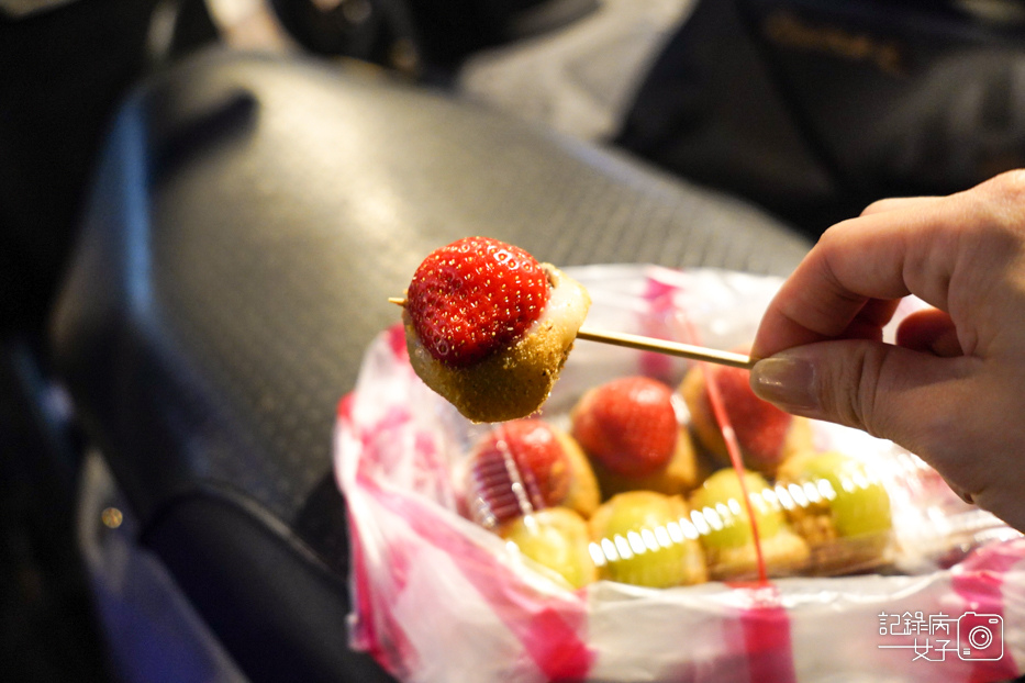 南機場夜市 草莓麻糬 葡萄麻糬 Q麻吉古早味麻糬27.jpg