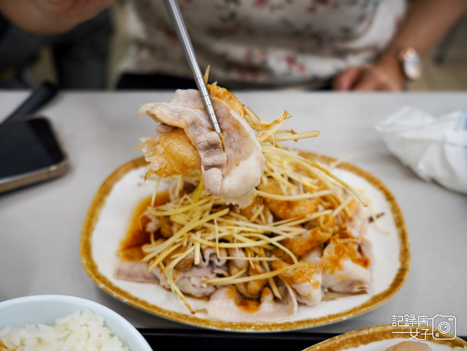 南機場夜市美食山內雞肉古亭店 肉很多無骨嫩雞腿飯 蒜泥白肉17.jpg