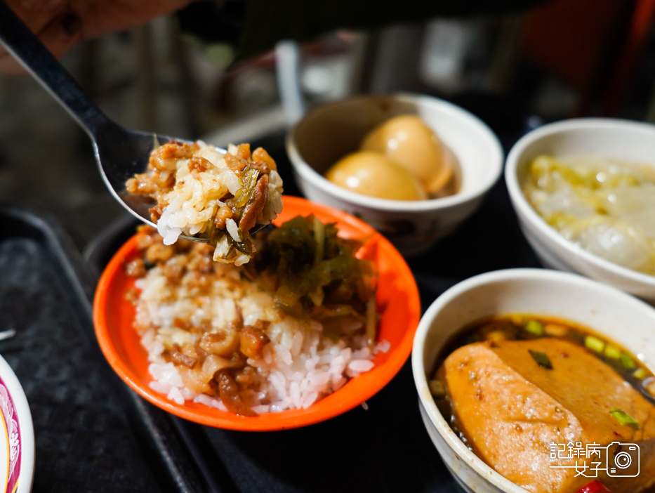 三重美食魯肉飯 唯豐魯肉飯 今大 蓮霧 店小二30.jpg