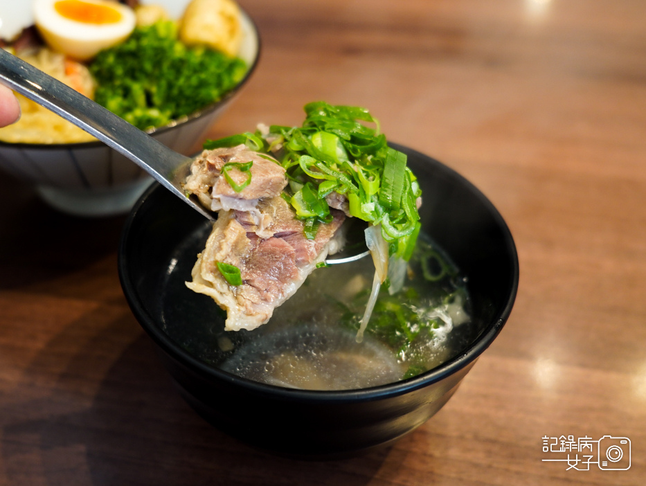 初牛吃到飽 招牌厚切牛排丼飯 內湖江南街14.jpg