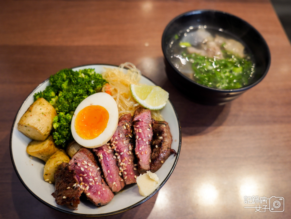 初牛吃到飽 招牌厚切牛排丼飯 內湖江南街15.jpg