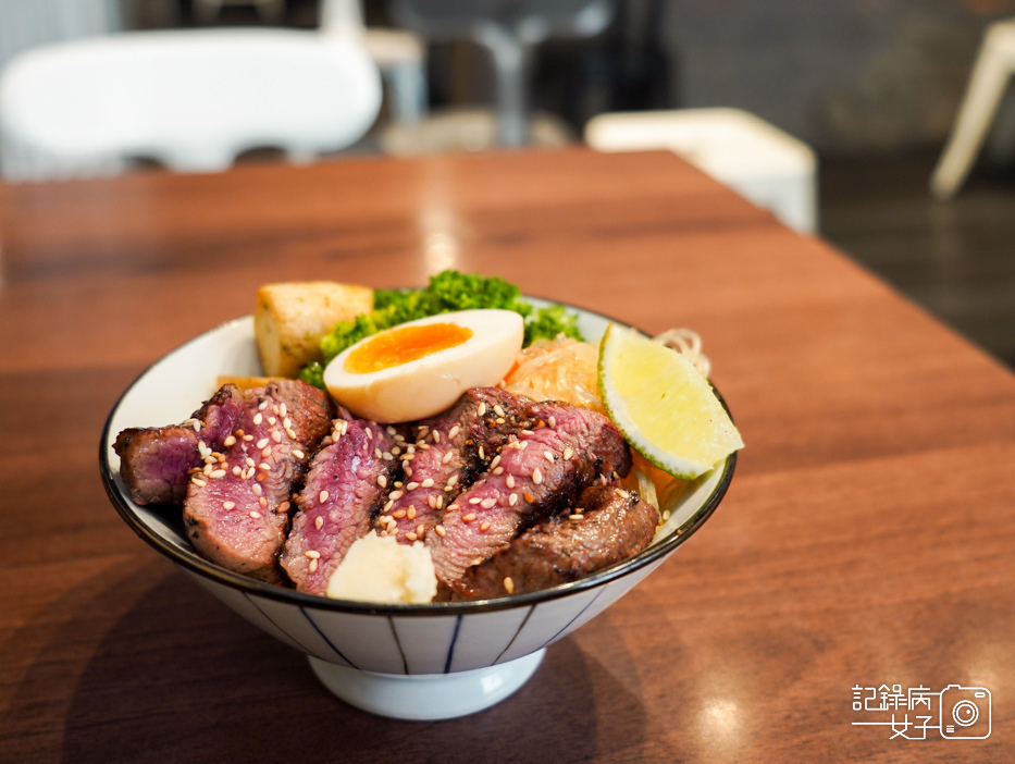 初牛吃到飽 招牌厚切牛排丼飯 內湖江南街24.jpg