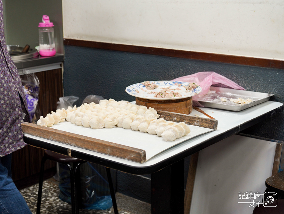 內湖山東餃子館 內科美食CP值高大顆水餃 鮮肉蒸餃8.jpg