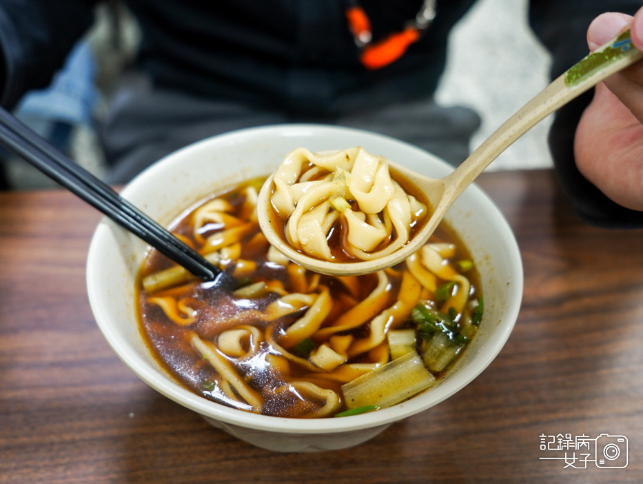 內湖山東餃子館 內科美食CP值高大顆水餃 鮮肉蒸餃22.jpg