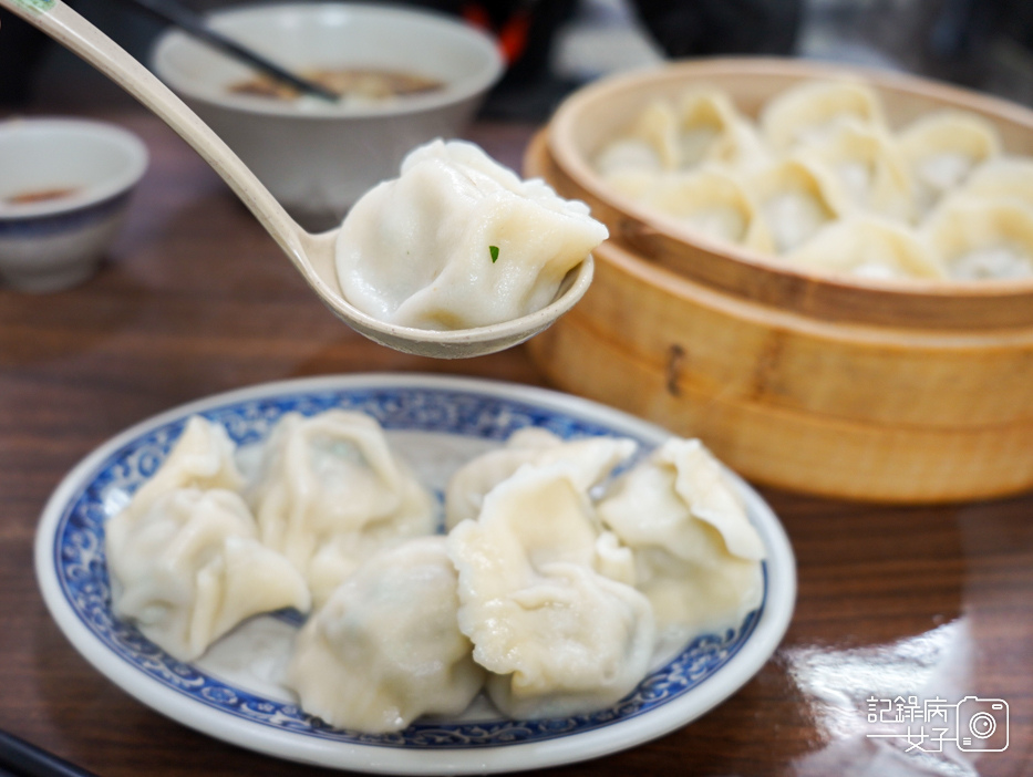 內湖山東餃子館 內科美食CP值高大顆水餃 鮮肉蒸餃24.jpg