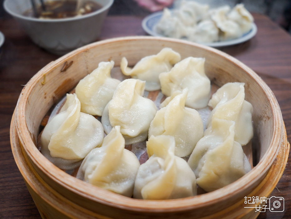 內湖山東餃子館 內科美食CP值高大顆水餃 鮮肉蒸餃26.jpg