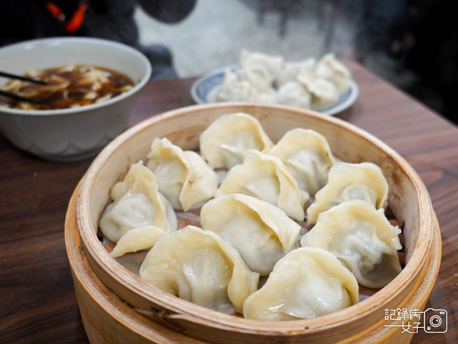 內湖山東餃子館 內科美食CP值高大顆水餃 鮮肉蒸餃27.jpg