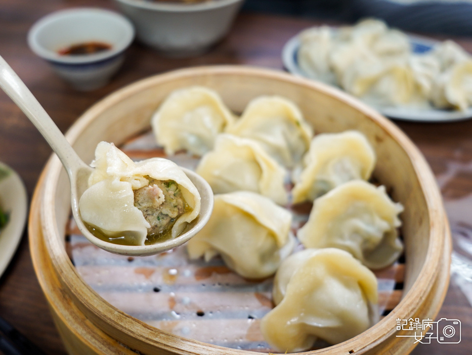 內湖山東餃子館 內科美食CP值高大顆水餃 鮮肉蒸餃29.jpg