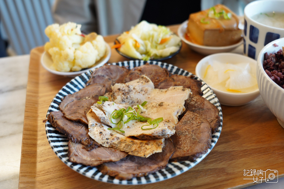 北棲邸家 華山 文青台式定食餐廳 牛腱醉蝦雞胸肉虱目魚雙主餐24.jpg