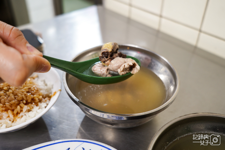 西門萬華施福建好吃雞肉雞腿肉雞油飯下水湯山內雞肉26.jpg