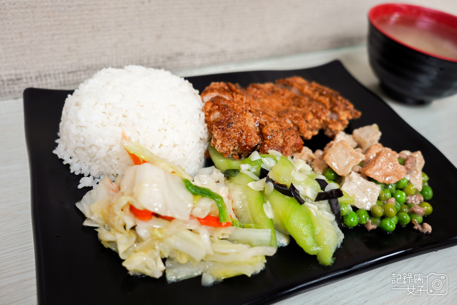 東湖阿杜串燒烤肉飯內湖烤雞腿招牌烤肉飯烤鹹豬肉18.jpg