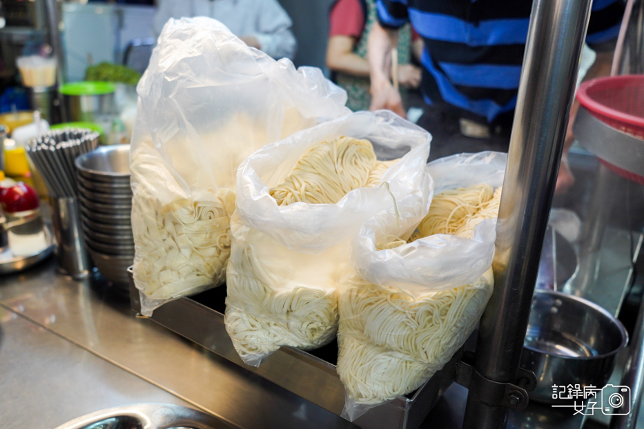 雙城鴻水餃牛肉麵晴光市場牛肉麵4.jpg