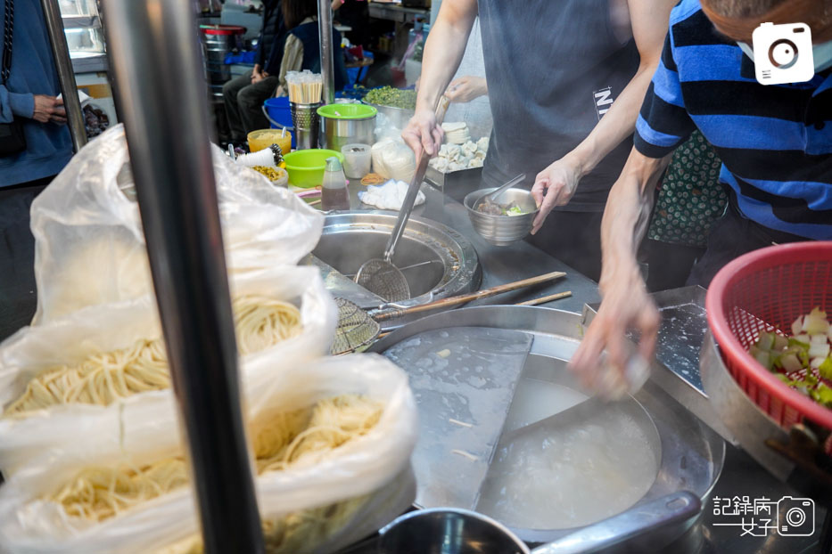 雙城鴻水餃牛肉麵晴光市場牛肉麵10.jpg